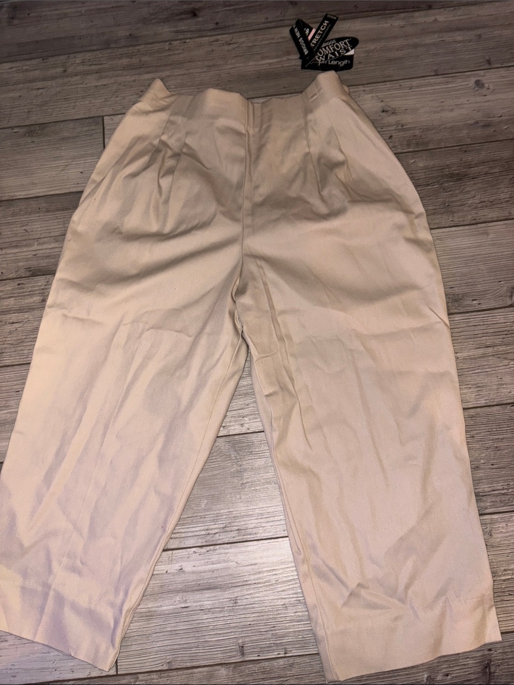 NWT Briggs New York Light Cream Wide-Leg High-Rise Capri
